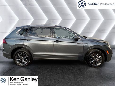 Used 2023 Volkswagen Tiguan SE w/ Panoramic Sunroof Package image 6