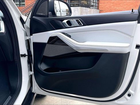 Used 2024 BMW X5 sDrive40i w/ Premium Package image 25