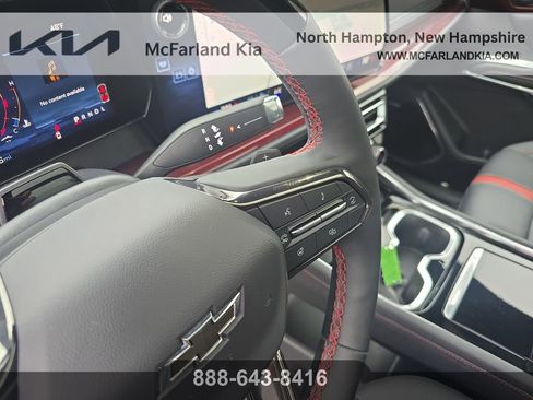 Used 2025 Chevrolet Traverse RS image 25