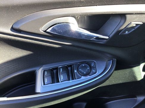 Used 2018 Chevrolet Malibu LT image 15