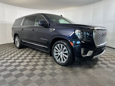 Used 2022 GMC Yukon XL Denali w/ Denali Ultimate Package image 2