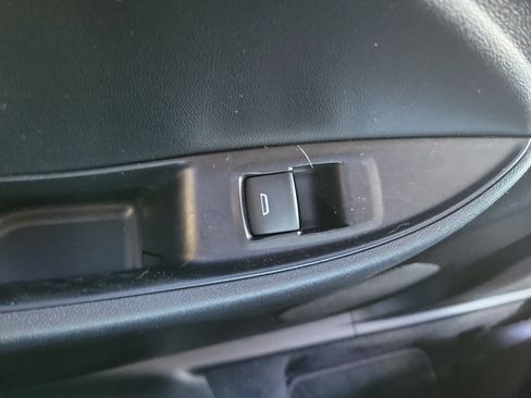 Used 2018 Chevrolet Volt LT w/ Comfort Package FWD image 12