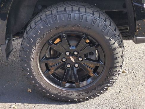 Certified 2021 Chevrolet Colorado Z71 w/ Z71 Midnight Edition image 32