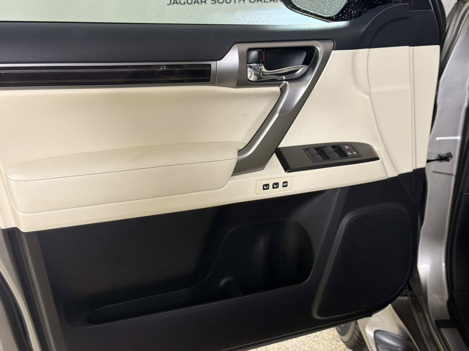 Used 2022 Lexus GX 460 Premium w/ Premium Package AWD/4WD image 16