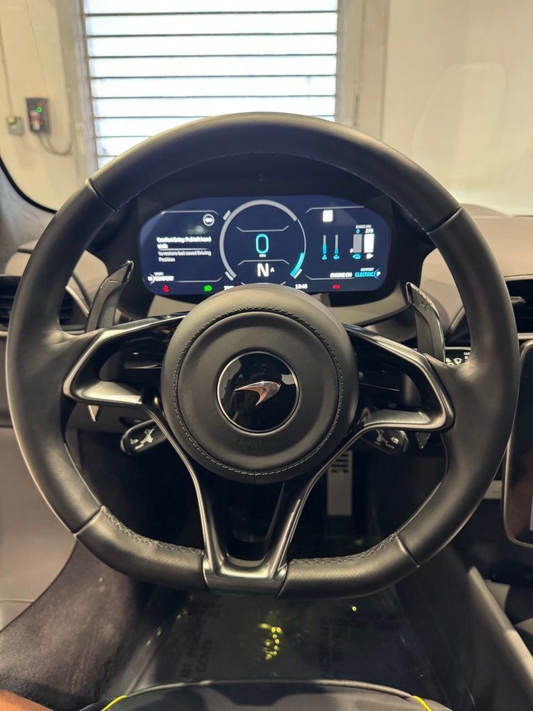 Used 2023 McLaren Artura RWD image 15