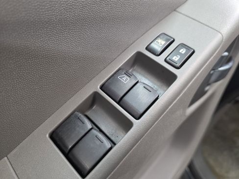 Used 2012 Nissan Frontier SV w/ SV Premium Utility Pkg image 25