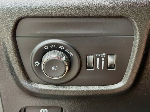 Used 2025 Jeep Grand Cherokee L Limited w/ Luxury Tech Group II AWD/4WD image 29