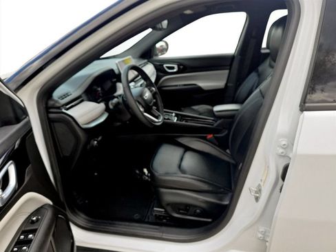 Used 2025 Jeep Compass Limited AWD/4WD image 28