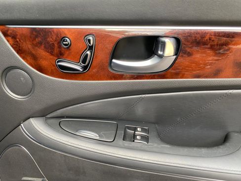 Used 2015 Hyundai Equus Signature image 42