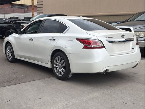 Used 2014 Nissan Altima 2.5 S w/ Display Audio Package FWD image 3