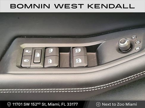 Used 2025 Jeep Grand Cherokee Limited w/ Black Appearance Package image 29