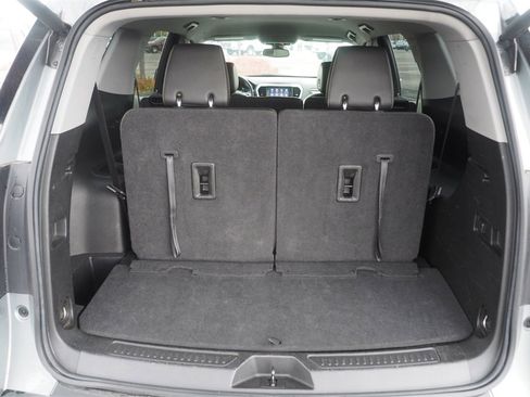 Used 2023 GMC Acadia SLT image 25