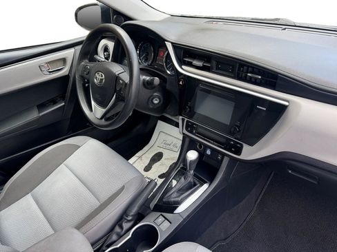 Used 2017 Toyota Corolla LE FWD image 4