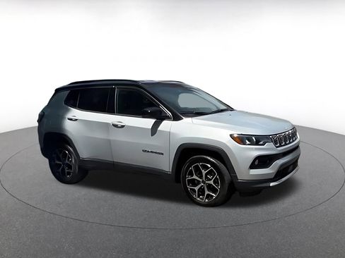 Used 2025 Jeep Compass Limited image 2