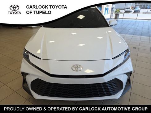 Used 2025 Toyota Camry SE FWD image 5