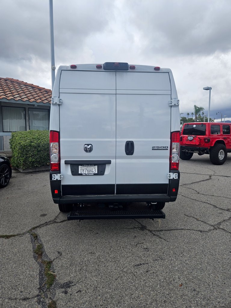 Used 2025 RAM ProMaster 2500 w/ Safety Group FWD image 3