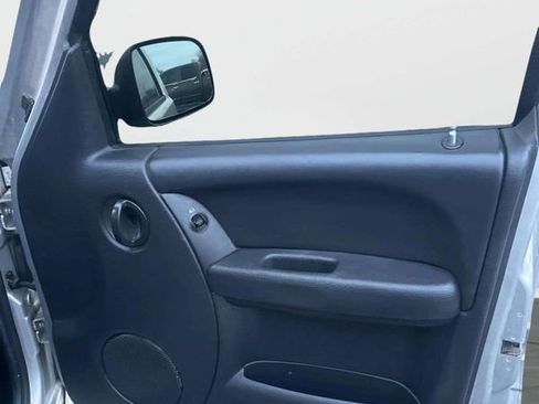 Used 2003 Jeep Liberty Sport image 7