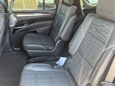 Used 2025 Cadillac Escalade Sport Platinum image 18