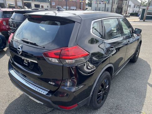 Used 2017 Nissan Rogue S AWD/4WD image 9