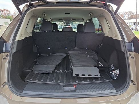 Certified 2025 Nissan Rogue SV image 30