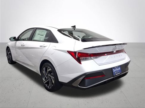 Used 2025 Hyundai Elantra Sport FWD image 11