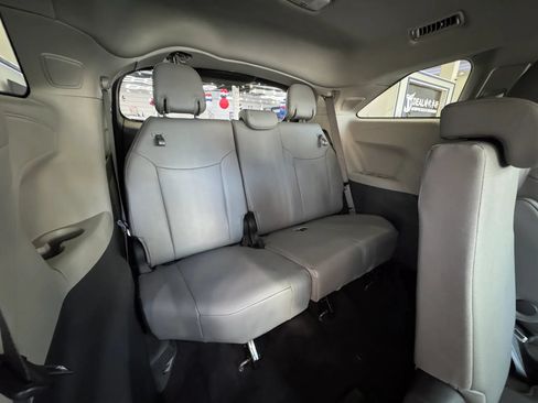 Used 2024 Toyota Sienna XLE w/ XLE Plus Package FWD image 27