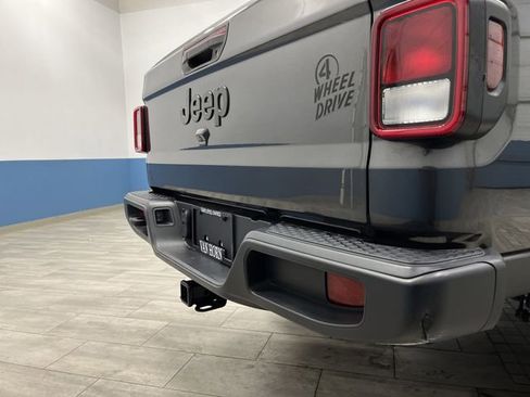 Used 2022 Jeep Gladiator Willys image 32