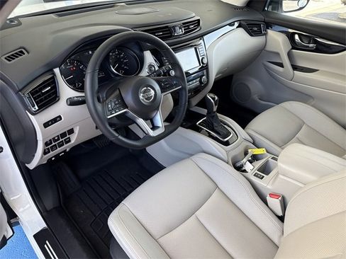 Used 2022 Nissan Rogue Sport SL w/ Premium Package image 10