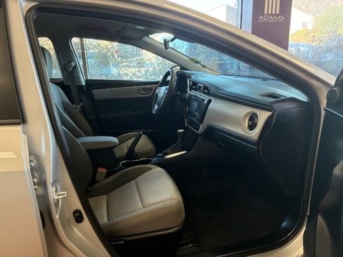 Used 2017 Toyota Corolla LE image 29