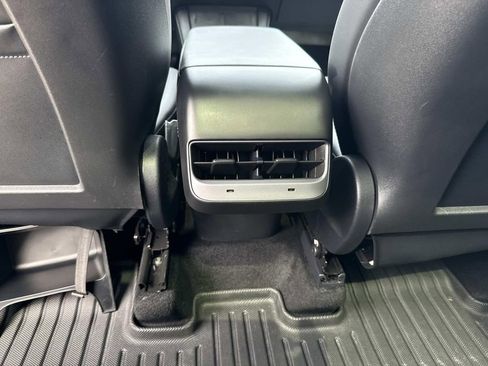 Used 2024 Tesla Model Y Long Range AWD/4WD image 21