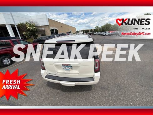Used 2015 GMC Yukon XL SLT w/ Open Road Package AWD/4WD image 3