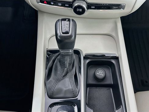 Used 2020 Volvo S60 T5 Momentum FWD image 25