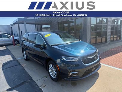 Used 2023 Chrysler Pacifica Touring-L