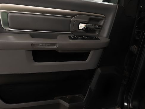Used 2018 RAM 1500 Classic SLT AWD/4WD image 21