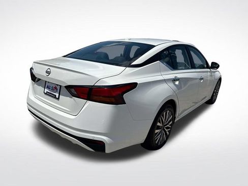 Used 2025 Nissan Altima 2.5 SV FWD image 9