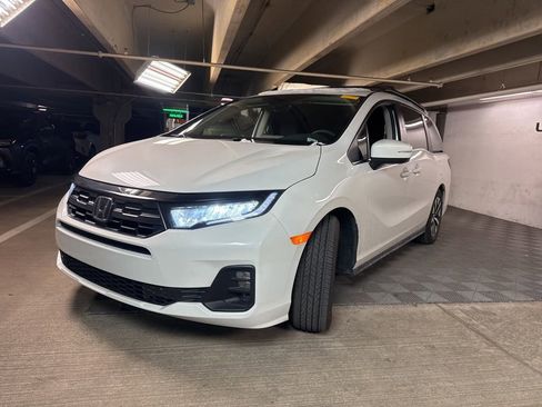 Used 2025 Honda Odyssey EX-L image 3