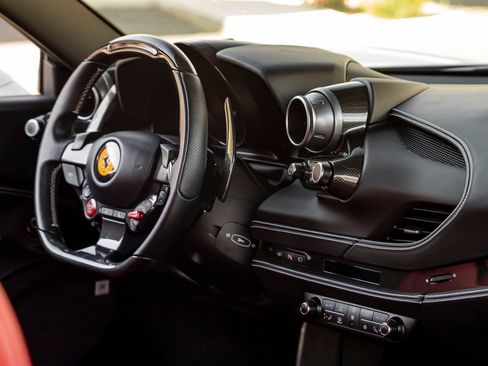 Used 2022 Ferrari F8 Tributo RWD image 38
