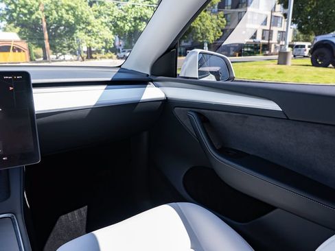 Used 2023 Tesla Model Y Long Range AWD/4WD image 10