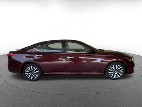Used 2025 Nissan Altima 2.5 SV FWD image 13