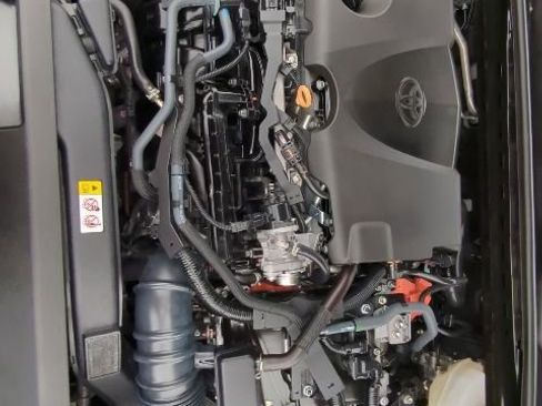 Used 2025 Toyota Camry SE image 30