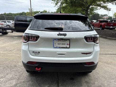 Used 2025 Jeep Compass Trailhawk AWD/4WD image 6