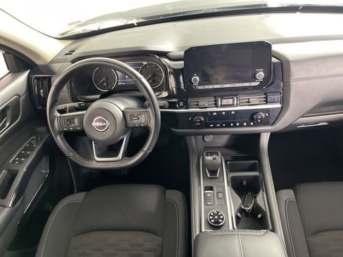 Used 2025 Nissan Pathfinder SV image 5
