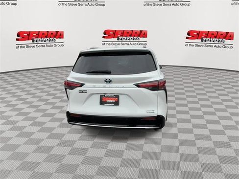 Certified 2024 Toyota Sienna Limited image 8