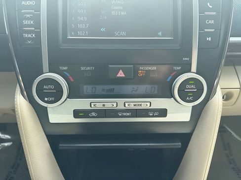 Used 2012 Toyota Camry XLE FWD image 18