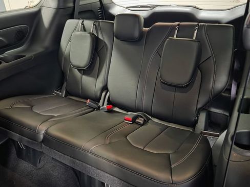 New 2027 Chrysler Pacifica Select w/ Family Tech Group FWD image 9