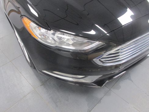 Used 2018 Ford Fusion SE w/ Equipment Group 201A FWD image 10