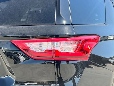 Used 2018 Chevrolet Traverse High Country AWD/4WD image 13