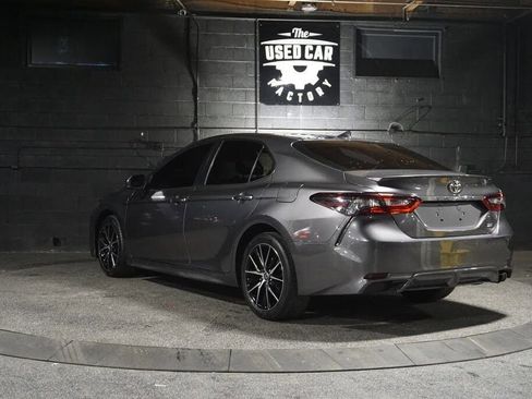 Used 2022 Toyota Camry SE FWD image 4