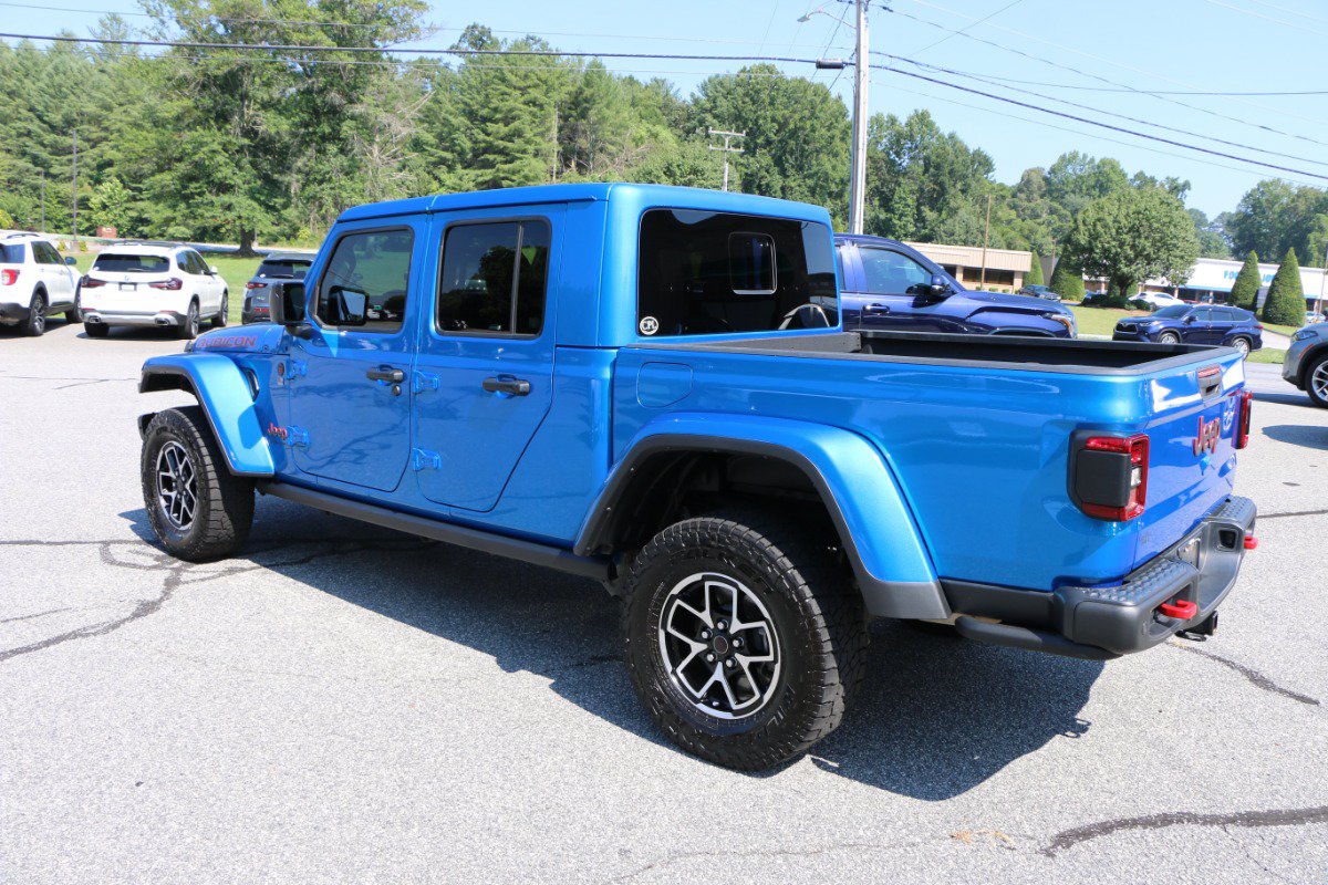 Used 2025 Jeep Gladiator Rubicon AWD/4WD image 3