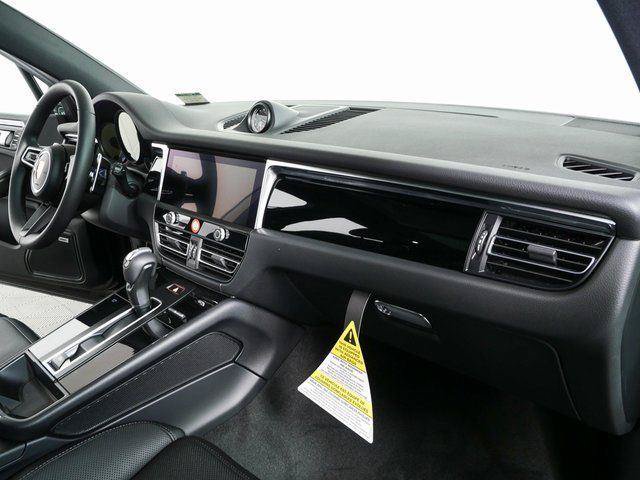 Certified 2026 Porsche Macan AWD/4WD image 29